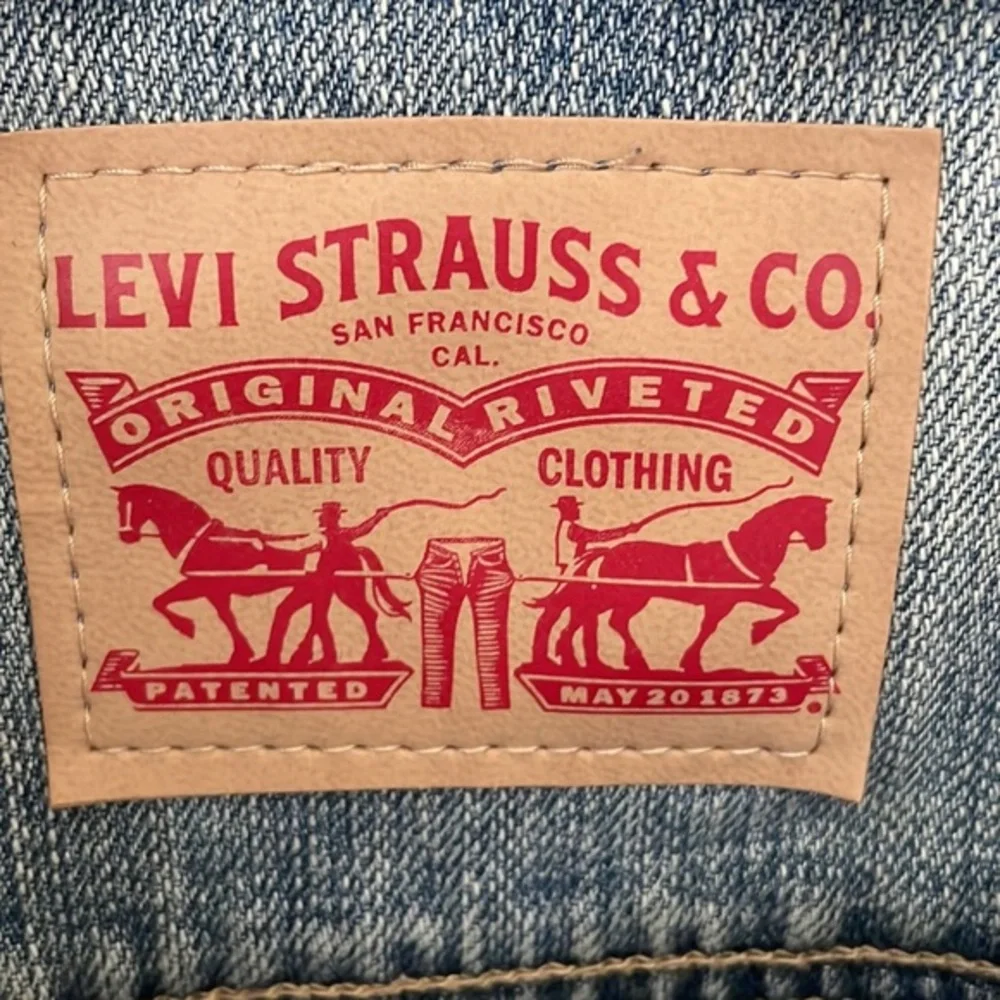 Levi's Trucker Women's Denim jean‎ jacket. Size Small. - Picture 4 of 8